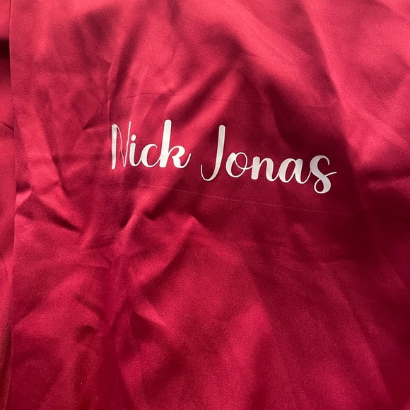 Burgundy robe - Picture 4 of 5